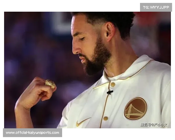 库里致敬克莱战靴情怀满满，冠军戒指图案成焦点